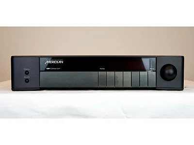 MERIDIAN DSP 5000 + MERIDIAN G01 MERIDIAN DSP 5000 + MERIDIAN G01