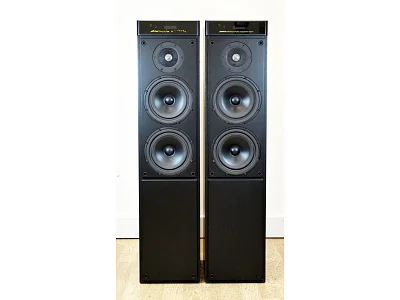 MERIDIAN DSP 5000 + MERIDIAN G01 MERIDIAN DSP 5000 + MERIDIAN G01